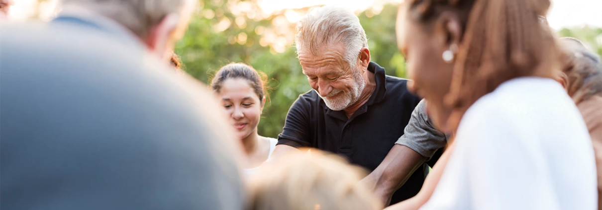 Aidants familiaux retrouvant équilibre et bien-être grâce à la kinésiologie